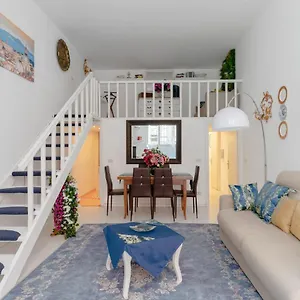 My In The Center Apartment